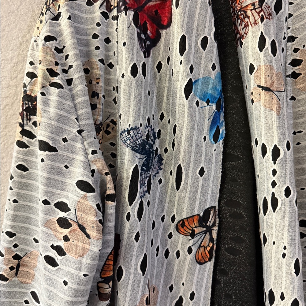 Elegant Women's Butterfly Print Cape/Overlay (32) - Picture 2 of 8